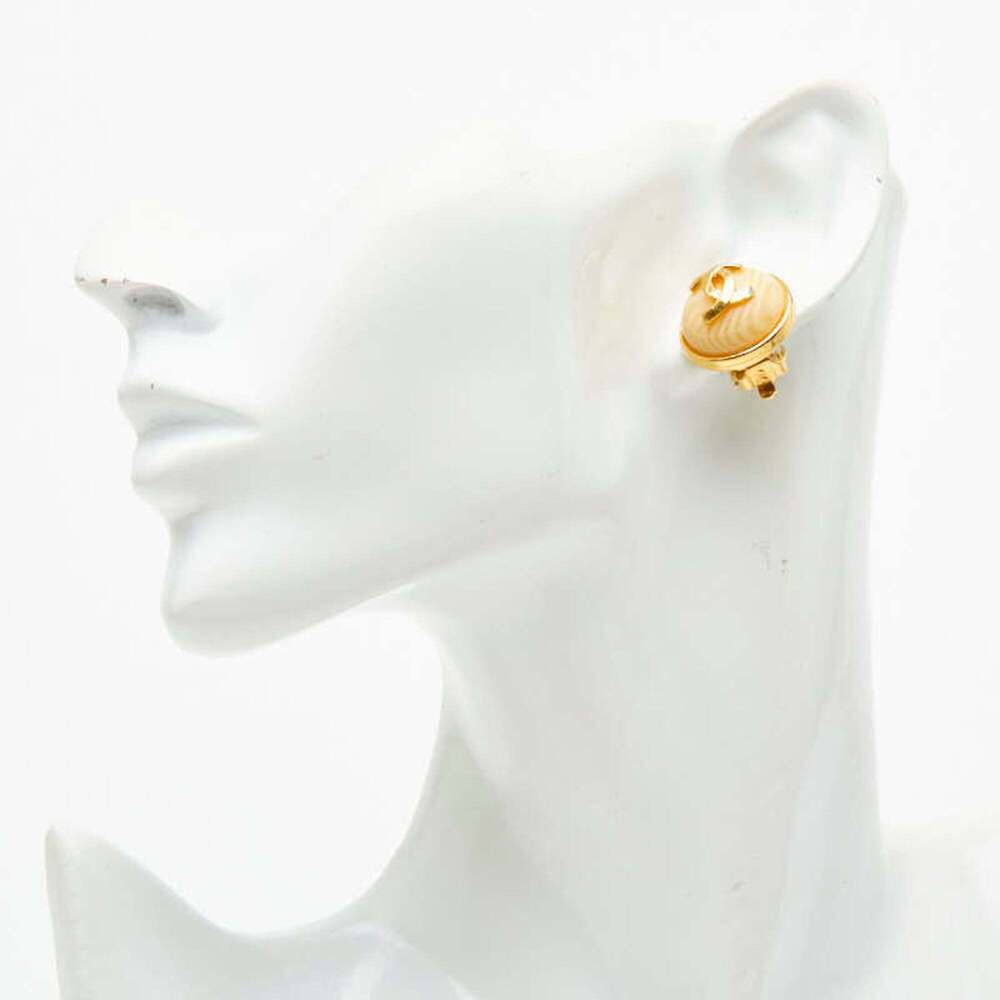CHANEL Vintage Cream Logo Earrings - Picture 4 of 4